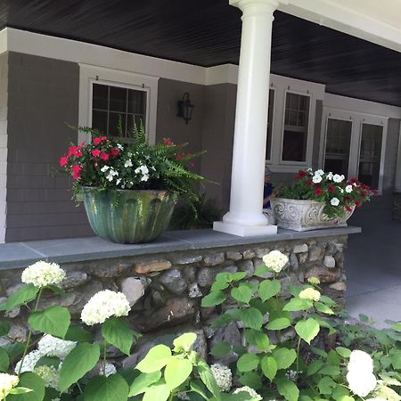Hilltop House Bed & Breakfast Amenia Exterior photo