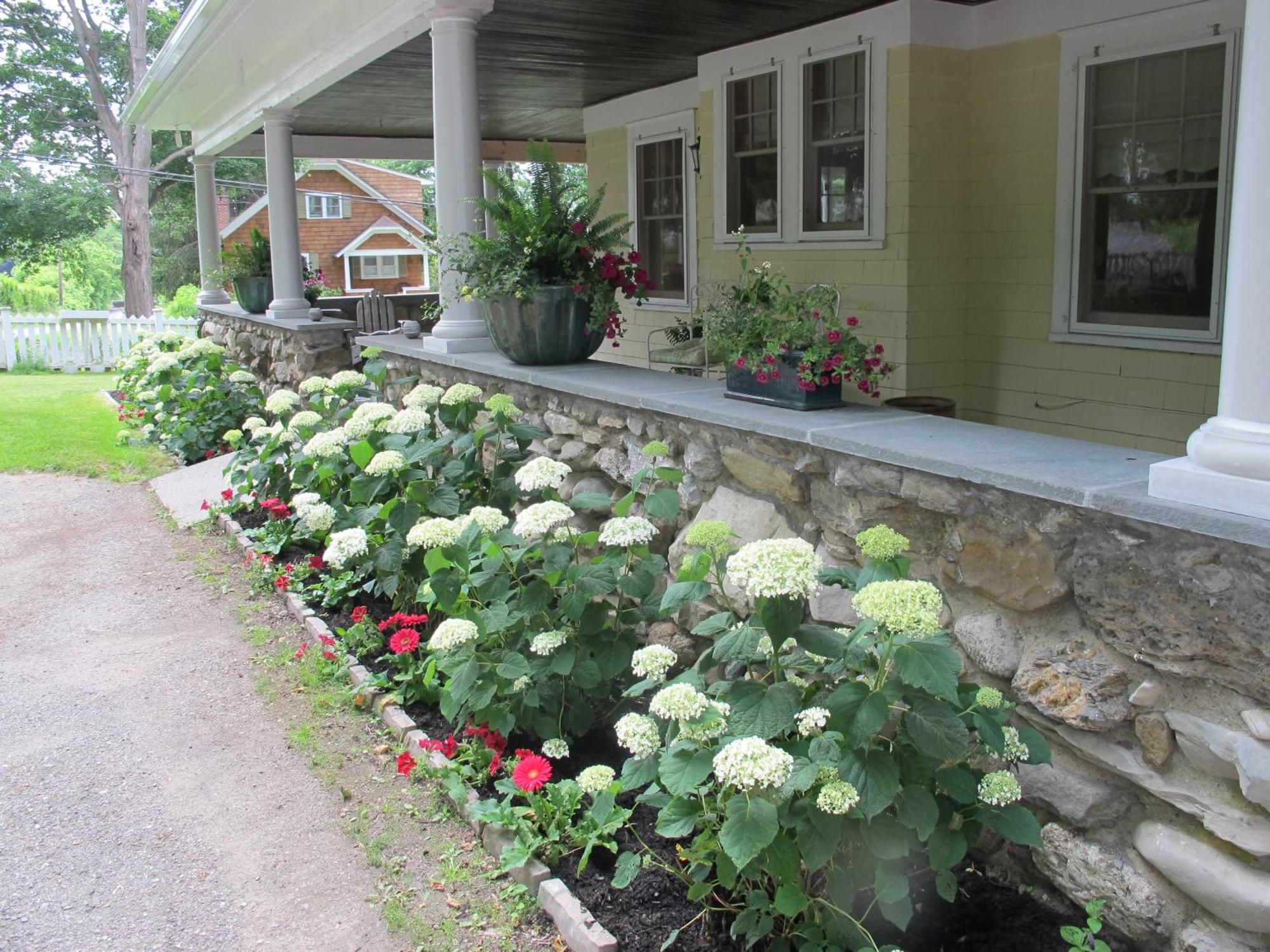 Hilltop House Bed & Breakfast Amenia Exterior photo
