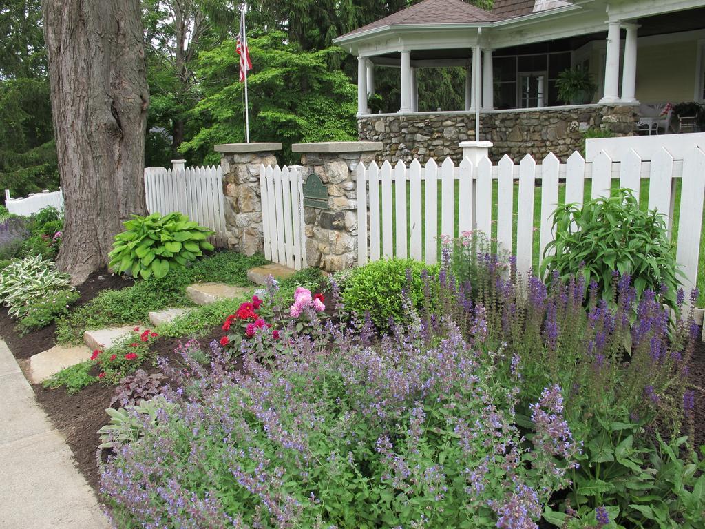 Hilltop House Bed & Breakfast Amenia Exterior photo