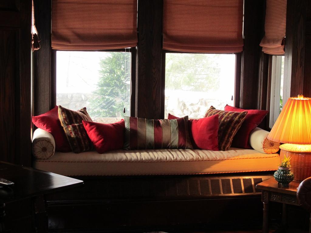 Hilltop House Bed & Breakfast Amenia Exterior photo