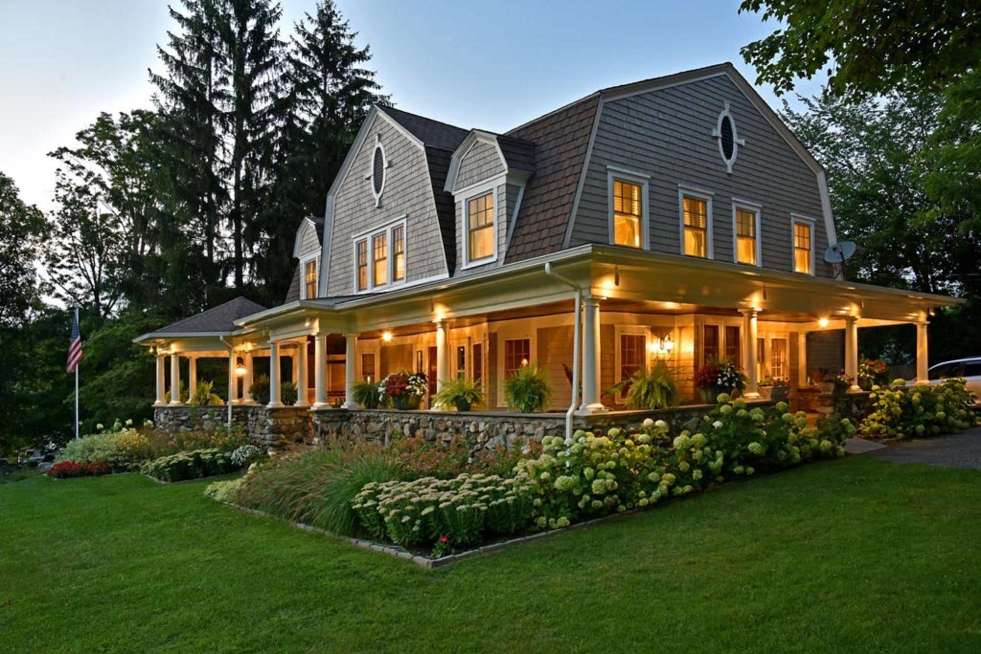 Hilltop House Bed & Breakfast Amenia Exterior photo