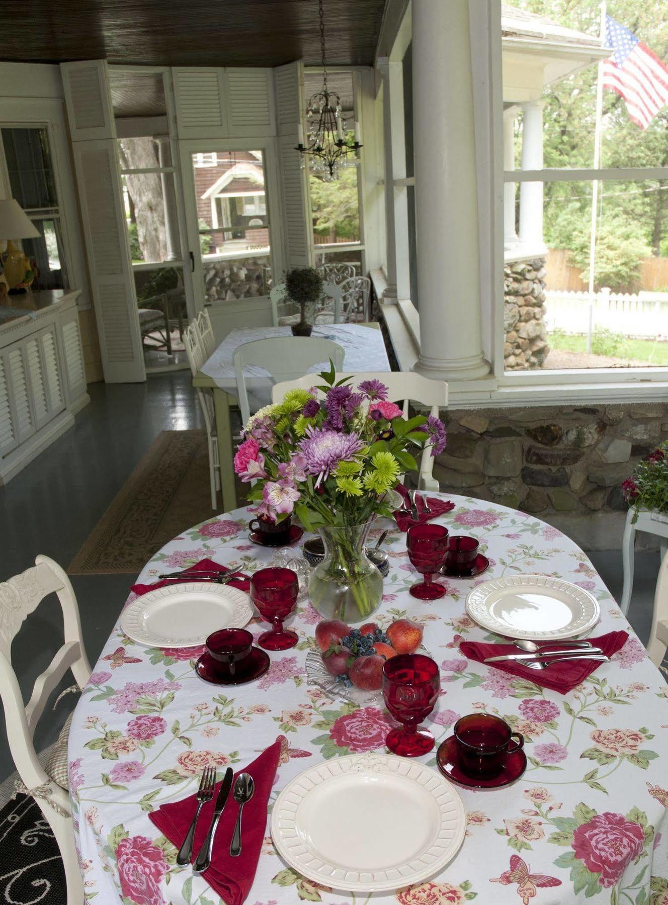 Hilltop House Bed & Breakfast Amenia Exterior photo