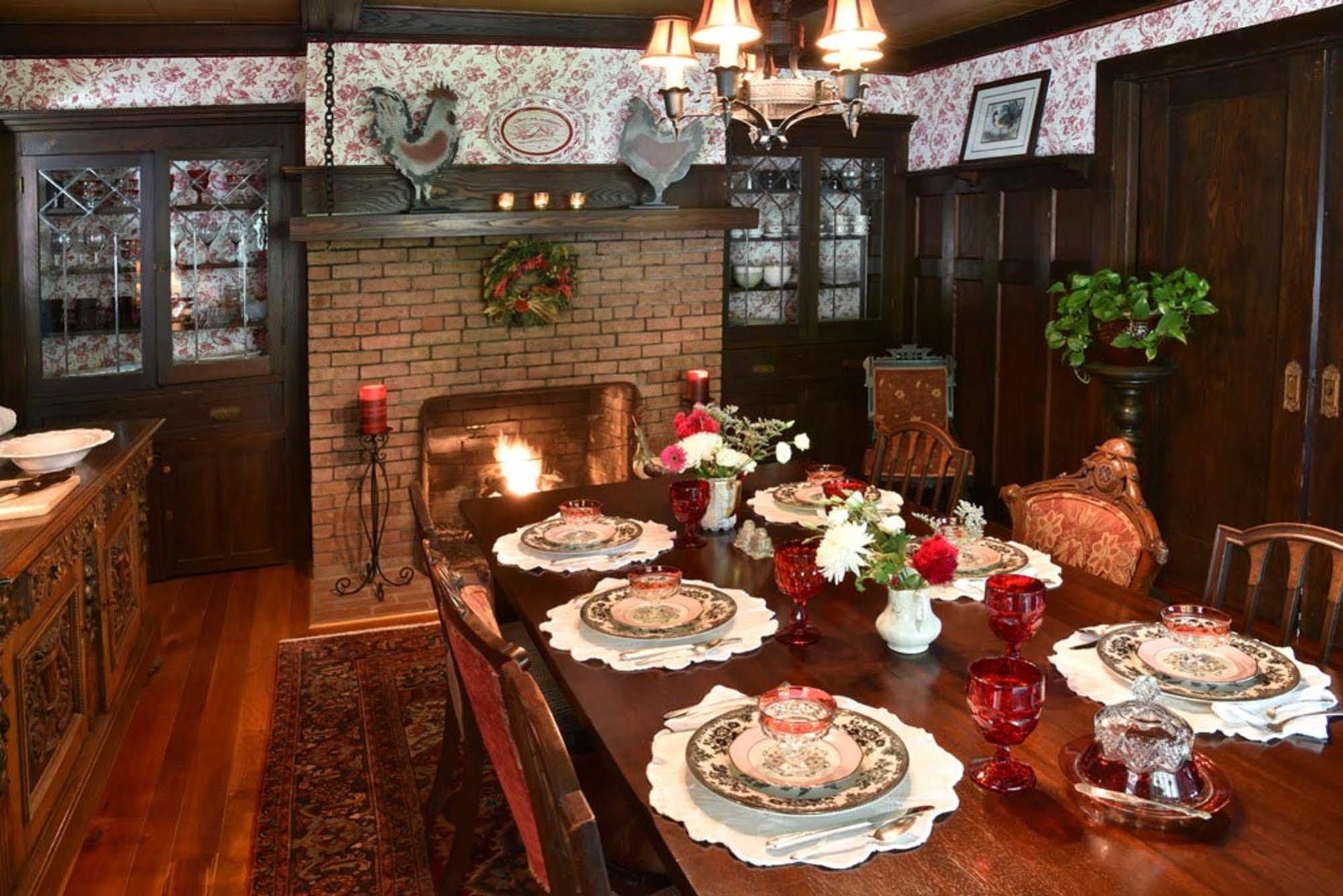 Hilltop House Bed & Breakfast Amenia Exterior photo