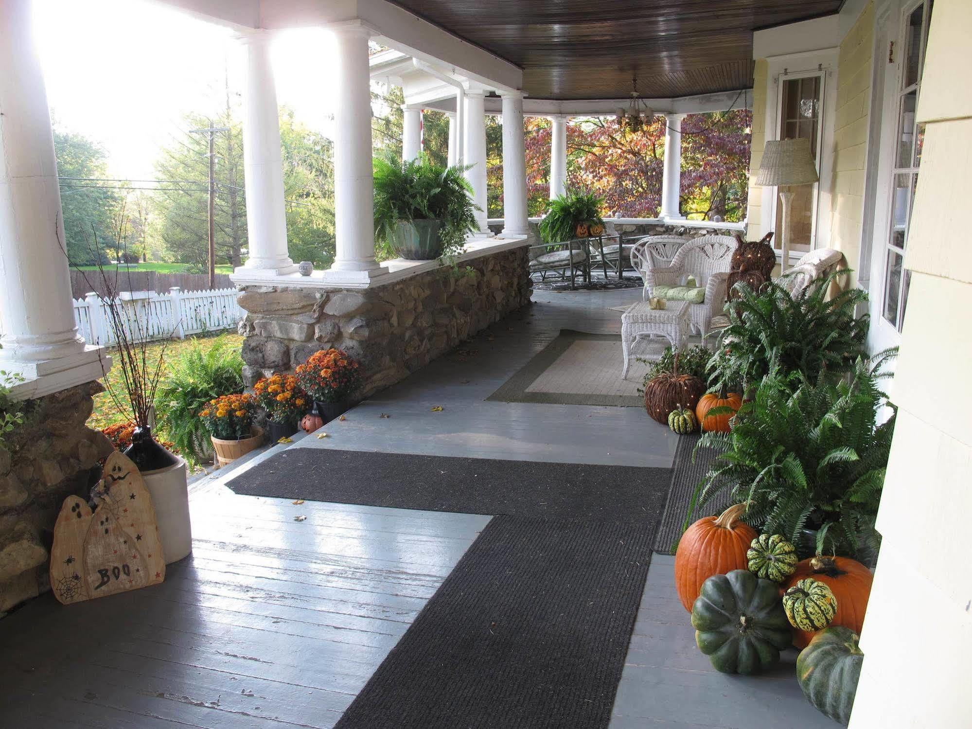 Hilltop House Bed & Breakfast Amenia Exterior photo