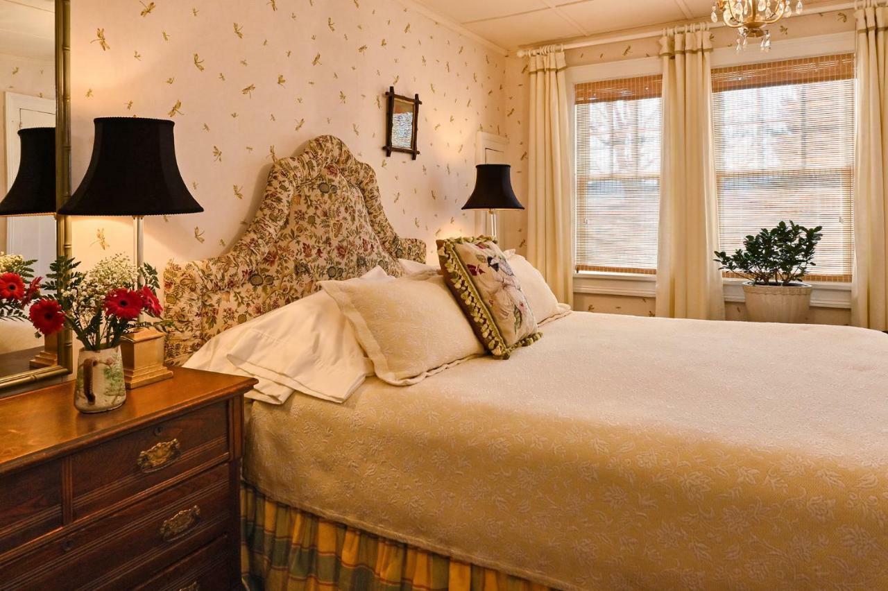 Hilltop House Bed & Breakfast Amenia Exterior photo