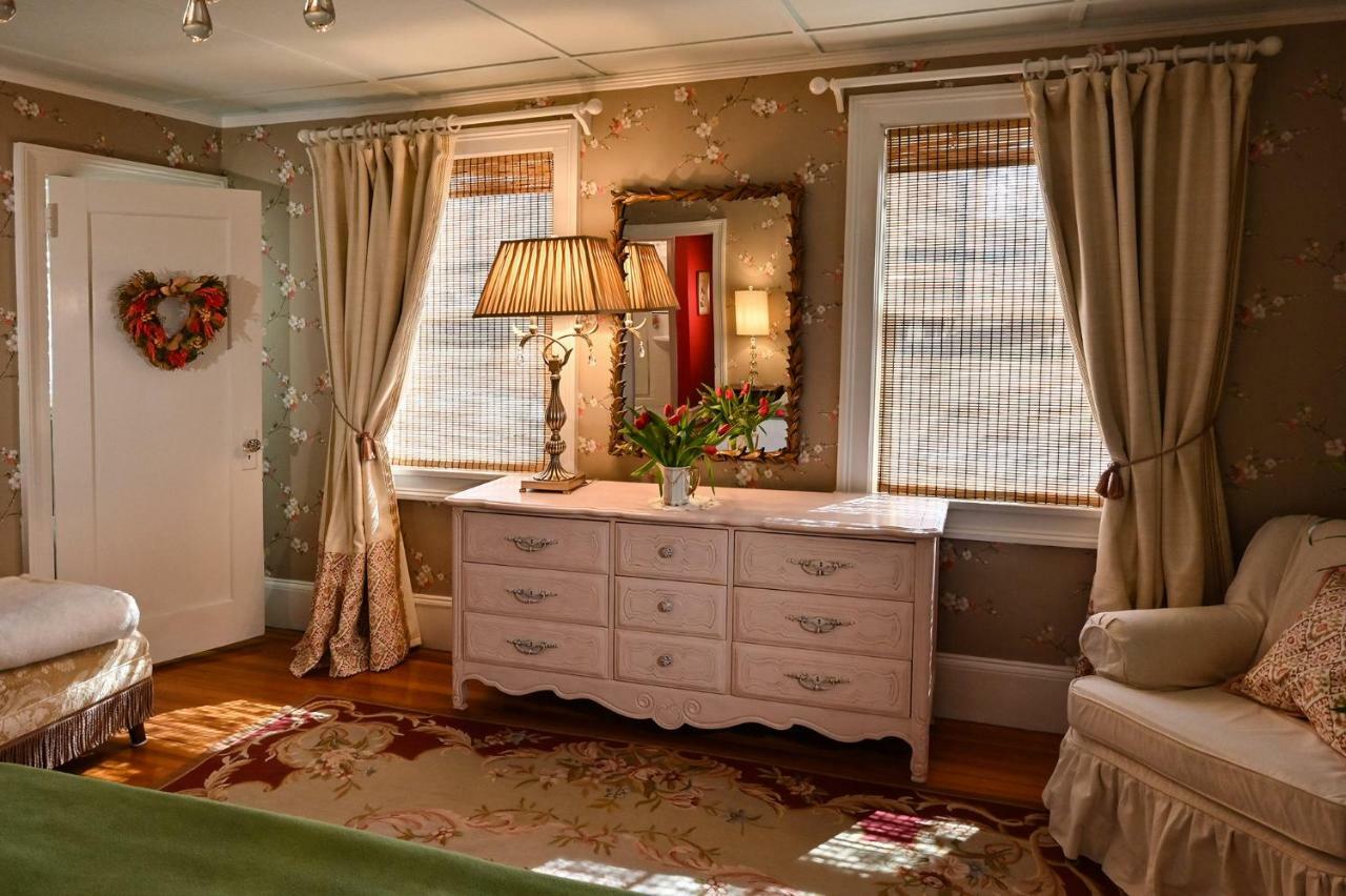 Hilltop House Bed & Breakfast Amenia Exterior photo
