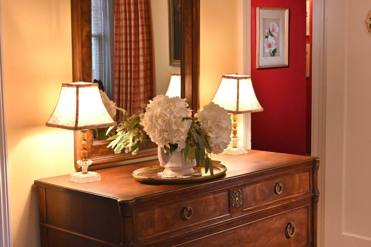 Hilltop House Bed & Breakfast Amenia Exterior photo